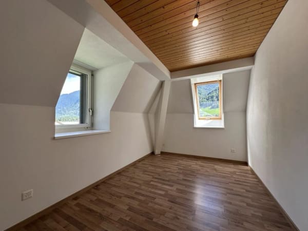 Immobilie in Linthal - 6 Zimmer Dachwohnung direkt beim Bahnhof Linthal - Bild 8