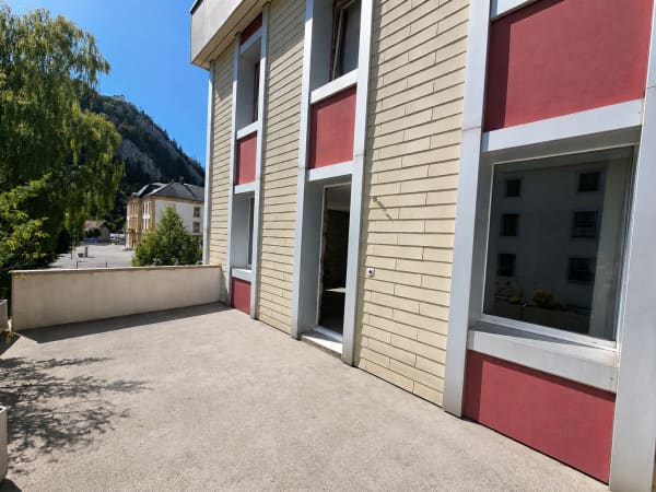 Immobilie in Fleurier - Spacieux appartement de 4,5 piÃ¨ces avec terrasse et ascenseur au centre de Fleurier - Bild 5