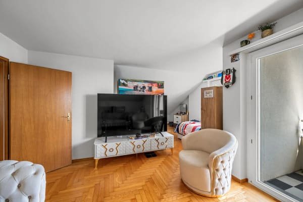 Immobilie in Egg - Zentral gelegene 3.5-Zimmerwohnung im Dachgeschoss für Privatnutzer oder Investoren - Bild 2