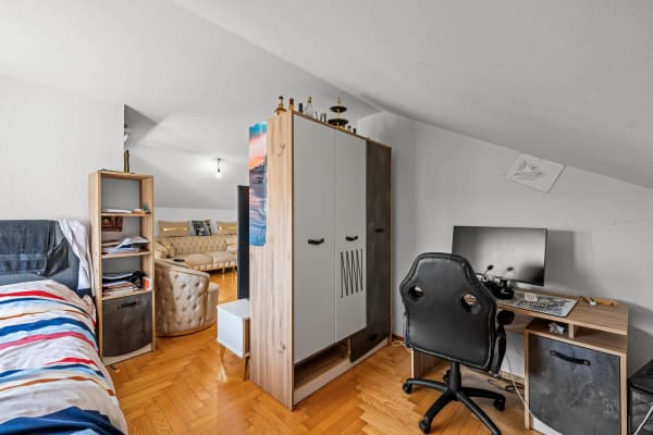 Immobilie in Egg - Zentral gelegene 3.5-Zimmerwohnung im Dachgeschoss für Privatnutzer oder Investoren - Bild 3