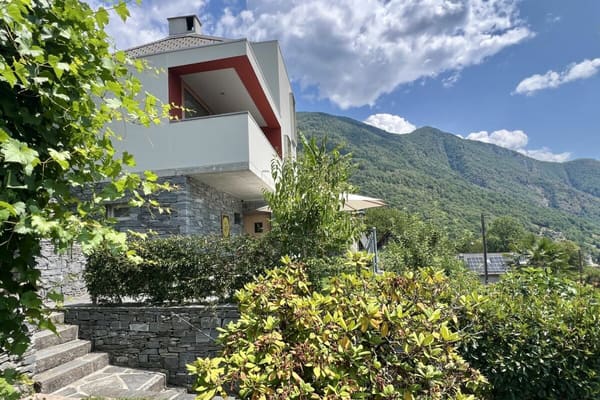 Immobilie in Comologno - "Architektur trifft Natur" - Modernes Wohnen im Valle Onsernone mit herrlicher Aussicht - Bestzustand / Erstwohnsitz - Bild 0