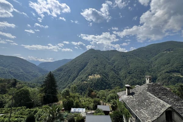 Immobilie in Comologno - "Architektur trifft Natur" - Modernes Wohnen im Valle Onsernone mit herrlicher Aussicht - Bestzustand / Erstwohnsitz - Bild 6