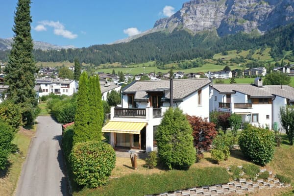 Immobilie in Flims Dorf - Freistehendes Einfamilienhaus mit 4Â½ Zimmer an ruhiger, sonniger Lage - Bild 0