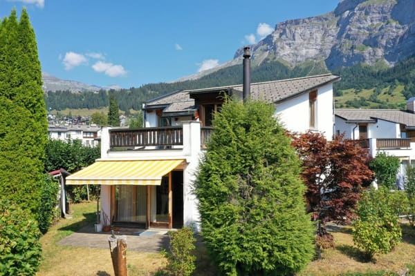 Immobilie in Flims Dorf - Freistehendes Einfamilienhaus mit 4Â½ Zimmer an ruhiger, sonniger Lage - Bild 1