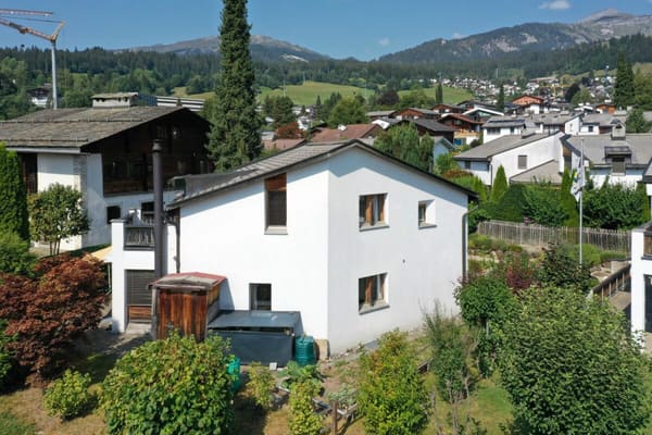 Immobilie in Flims Dorf - Freistehendes Einfamilienhaus mit 4Â½ Zimmer an ruhiger, sonniger Lage - Bild 2