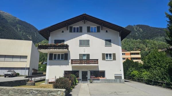 Immobilie in Trun - Charmante 2.5-Zimmer-Dachwohnung in Trun - Bild 0