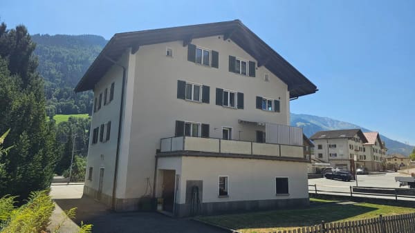 Immobilie in Trun - Charmante 2.5-Zimmer-Dachwohnung in Trun - Bild 12