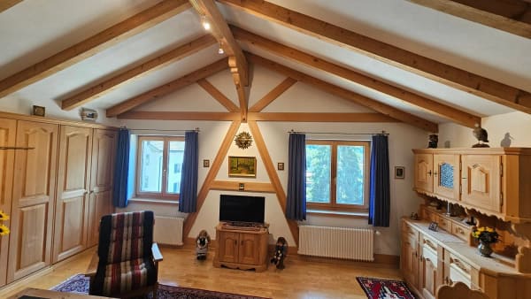 Immobilie in Trun - Charmante 2.5-Zimmer-Dachwohnung in Trun - Bild 4