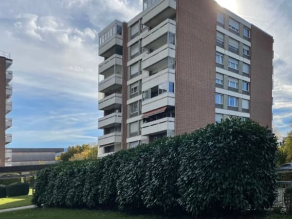 Immobilie in Therwil - GrosszÃ¼gige 6.5-Zimmer-Wohnung mit attraktiver Weitsicht - Bild 0