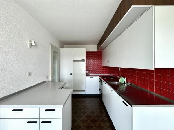 Immobilie in Rüfenacht Be - 5.5-Zimmer-Wohnung mit Potenzial zur individuellen Gestaltung! - Bild 2