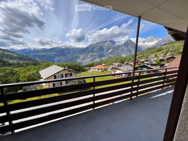 Immobilie in Bürchen - Charmante 2.5-Zimmer-Ferienwohnung mit Balkon und Bergblick in Bürchen - Bild 1