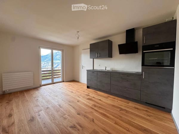 Immobilie in Bürchen - Charmante 2.5-Zimmer-Ferienwohnung mit Balkon und Bergblick in Bürchen - Bild 2