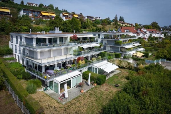 Immobilie in Uerikon - Elegante 5.5-Zimmer-Terrassenwohnung nur wenige Schritte vom Zürichsee entfernt zu kaufen! - Bild 0