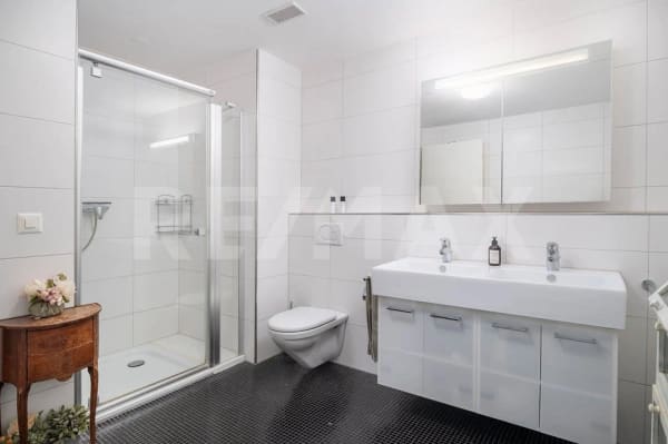 Immobilie in Uerikon - Elegante 5.5-Zimmer-Terrassenwohnung nur wenige Schritte vom Zürichsee entfernt zu kaufen! - Bild 12