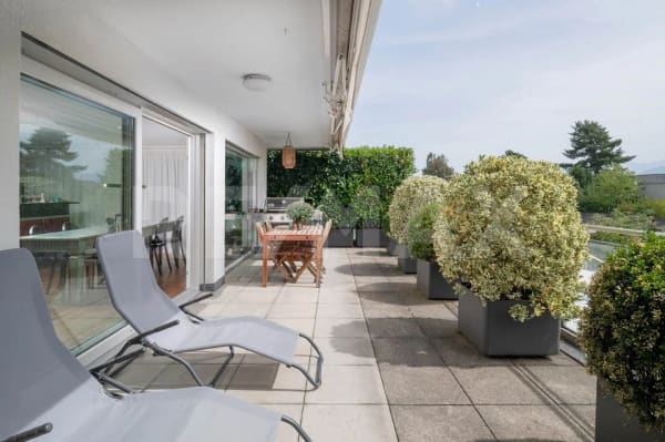 Immobilie in Uerikon - Elegante 5.5-Zimmer-Terrassenwohnung nur wenige Schritte vom Zürichsee entfernt zu kaufen! - Bild 3