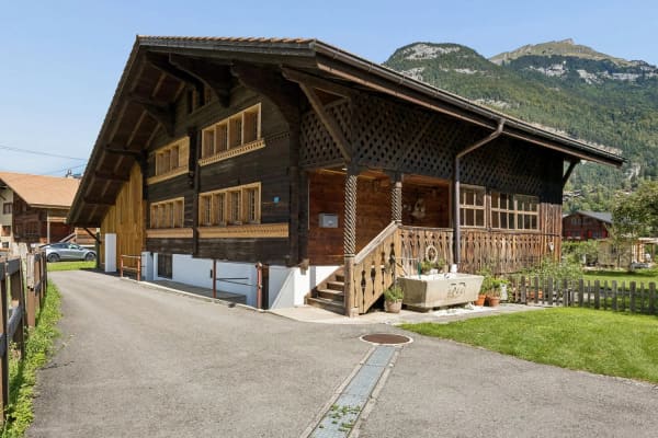 Immobilie in Innertkirchen - WunderschÃ¶n kernsaniertes 6 Zimmer Einfamilienhaus mit weitlÃ¤ufigem Garten - Bild 1