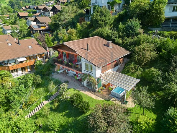 Immobilie in Hünibach - Charmantes Einfamilienhaus mit Seeblick in Hünibach - Bild 1