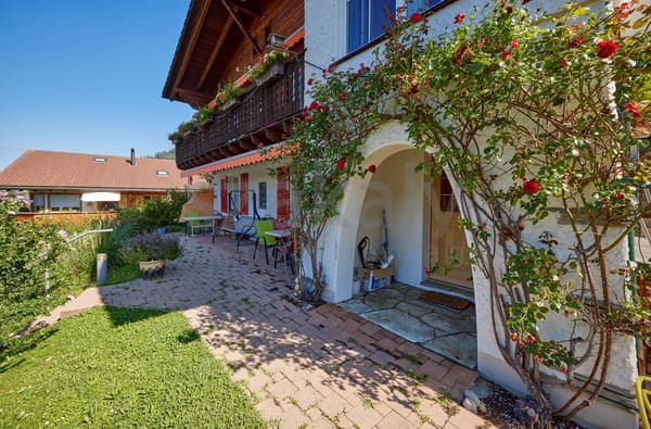Immobilie in Hünibach - Charmantes Einfamilienhaus mit Seeblick in Hünibach - Bild 2