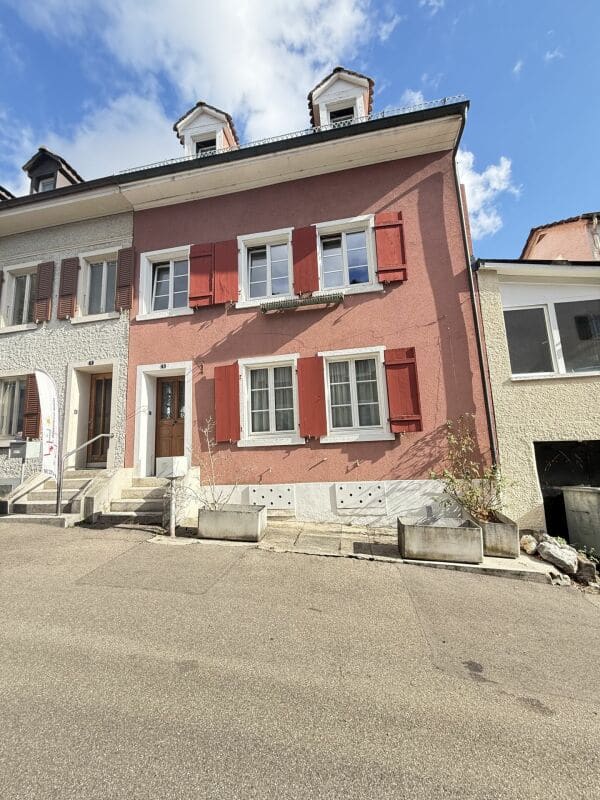 Immobilie in Binningen - 5 1/2 Zimmer-Einfamilienhaus  mit Loggia und Terrasse - Bild 0