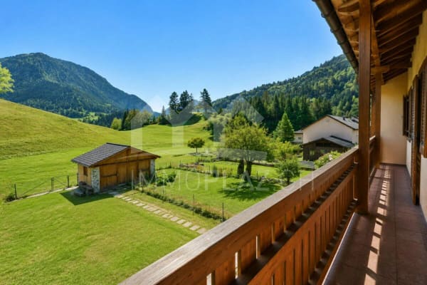 Immobilie in Tiefencastel - 4Â½ Zi.-Reihenhaus mit grossem Garten und schÃ¶ner Tal- und Bergsicht - Bild 0