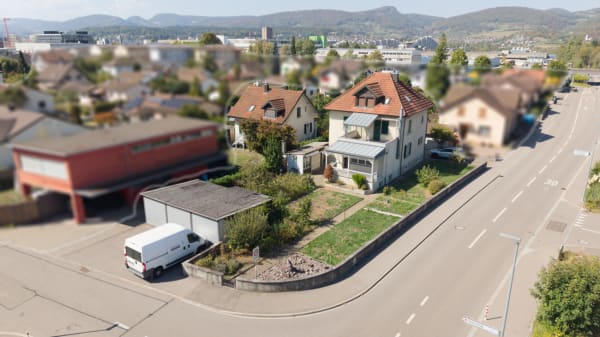 Immobilie in Buchs Ag - Zweifamilienhaus mit Substanz und Entwicklungspotenzial in Buchs - Bild 0