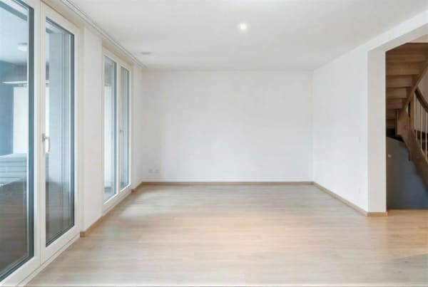 Immobilie in Hausen Am Albis - Modernes 6-Zimmer-Doppeleinfamilienhaus mit Garten in Hausen am Albis - Bild 2