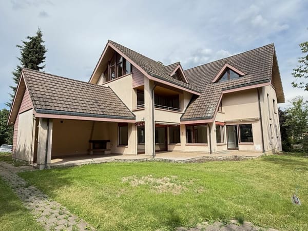 Immobilie in Witterswil - GrosszÃ¼giges Familienhaus mit Ã¼ber 400 mÂ² WohnflÃ¤che und viel PrivatsphÃ¤re - Bild 0