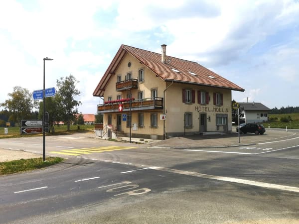 Immobilie in Le Cerneux-péquignot - Immeuble mixte avec restaurant, 4 appartements, dépôts, garage collectif, panneaux solaires - Bild 1