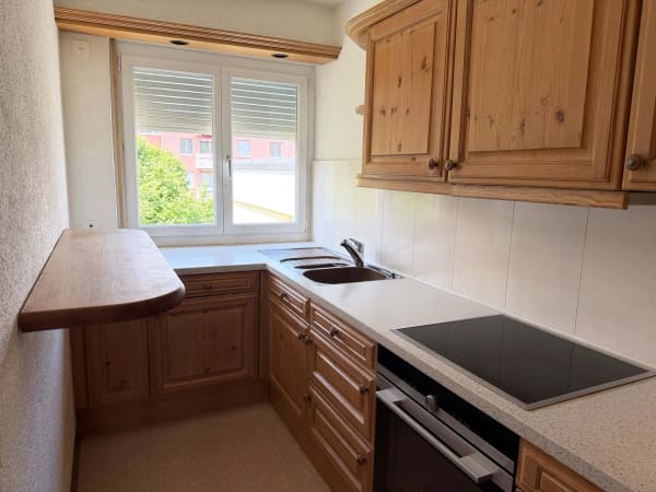 Immobilie in Regensdorf - Helle Wohnung mit sonnigem Balkon und CheminÃ©e - Bild 1
