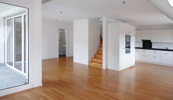 Immobilie in Stallikon - Stilvolle Maisonette-Dachwohnung â€“ viel Raum, viel Licht und hoher Wohnkomfort! - Bild 1