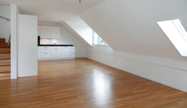 Immobilie in Stallikon - Stilvolle Maisonette-Dachwohnung â€“ viel Raum, viel Licht und hoher Wohnkomfort! - Bild 2
