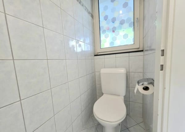 Immobilie in Eschlikon Tg - Wohnen auf zwei Ebenen! Charmante 3.5 Zimmer Maisonette mit Blick ins Grüne - Bild 11