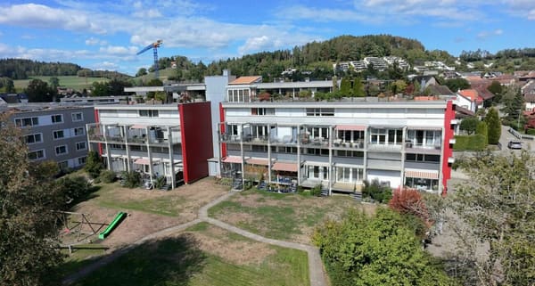 Immobilie in Eschlikon Tg - Wohnen auf zwei Ebenen! Charmante 3.5 Zimmer Maisonette mit Blick ins Grüne - Bild 12