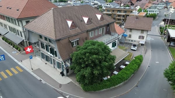 Immobilie in Huttwil - Jetzt zugreifen: 4 Wohnungen und ein grosses Restaurant mir über 8 % Renditepotenzial - Bild 1