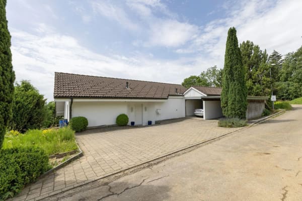 Immobilie in Farnern - Freistehendes 5.5-Zimmer Einfamilienhaus mit Weitsicht bis zu den Alpen - Bild 2