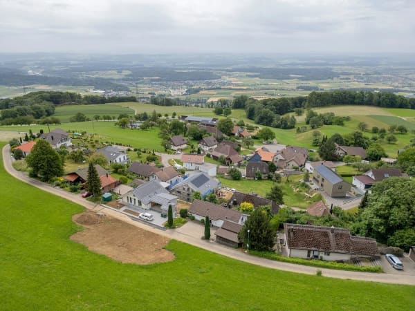 Immobilie in Farnern - Freistehendes 5.5-Zimmer Einfamilienhaus mit Weitsicht bis zu den Alpen - Bild 6