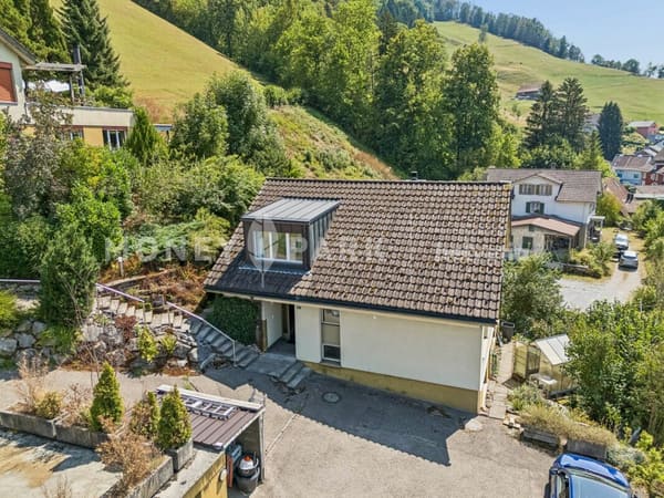 Immobilie in Lichtensteig - 6.5-Zimmer-Einfamilienhaus mit Aussicht und Gestaltungspotenzial - Bild 0