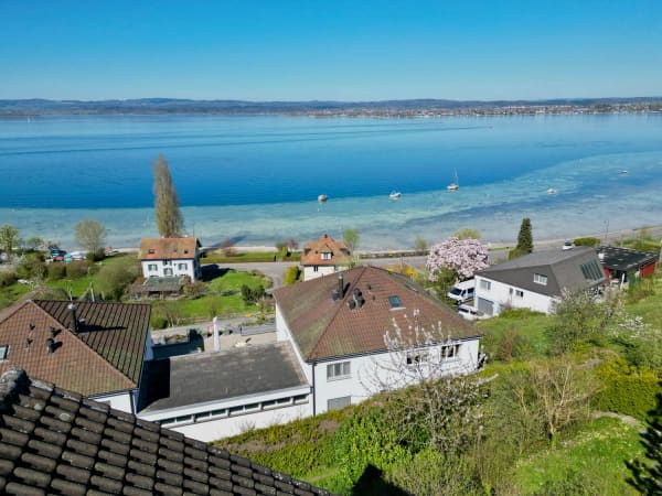 Immobilie in Berlingen - 5-Zi.-Maisonette-Wohnung mit Wiesenanteil und Terrasse und traumhafter unverbaubarer Seesicht - Bild 2