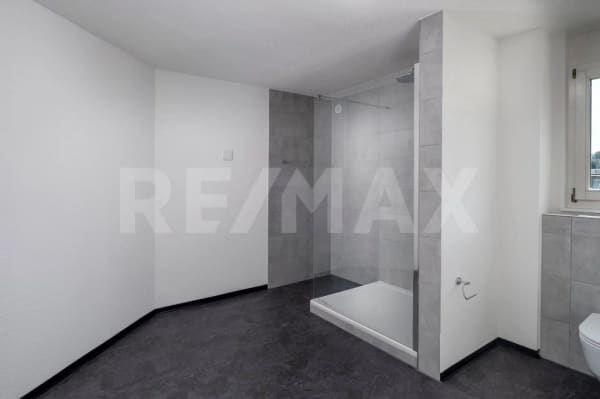 Immobilie in Wilen B. Wollerau - Modernes Wohnen eingebettet in die Natur / Frisch renovierte 4.5 Zimmerwohnung im EG / Im Baurecht - Bild 11