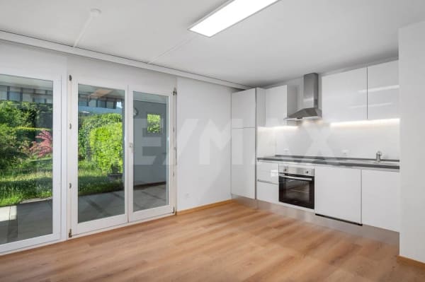 Immobilie in Wilen B. Wollerau - Modernes Wohnen eingebettet in die Natur / Frisch renovierte 4.5 Zimmerwohnung im EG / Im Baurecht - Bild 6