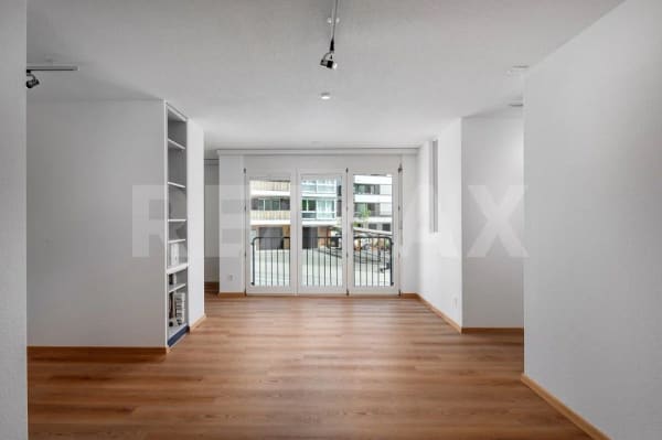 Immobilie in Wilen B. Wollerau - Modernes Wohnen eingebettet in die Natur / Frisch renovierte 4.5 Zimmerwohnung im EG / Im Baurecht - Bild 7