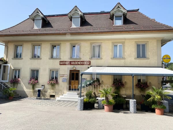 Immobilie in Plaffeien - Mitten im Dorfzentrum von Plaffeien das Restaurant zum goldenen Kreuz - Bild 1