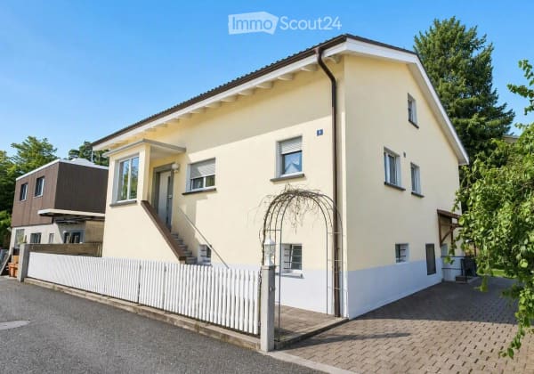 Immobilie in Nidau - Ein Haus mit Charakter und Platz für Ihre Wohnideen - Bild 1