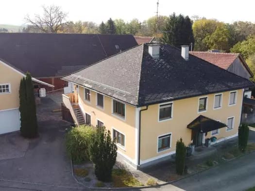Immobilie in Pattigham - Bauernhaus zum Kauf - Pattigham - 900.000 € - 16,5 Zimmer, 392 m², 2.394 m² Grundstück, frei ab sofort - Bild 0