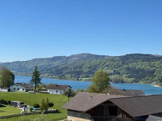 Immobilie in Oberhofen am Irrsee - Terrassenwohnung zum Kauf - Erstbezug - Oberhofen am Irrsee - 686.000 € - 4 Zimmer, 119 m², frei ab 01.01.2027 - Bild 0