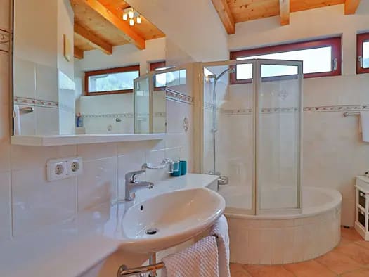 Immobilie in St. Ulrich am Pillersee - Mehrfamilienhaus zum Kauf - St. Ulrich am Pillersee - 1.195.000 € - 11 Zimmer, 278 m², 1.372 m² Grundstück - Bild 2