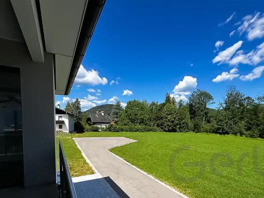 Immobilie in Traunkirchen - Doppelhaushälfte zum Kauf - Erstbezug - Traunkirchen - 796.000 € - 5 Zimmer, 159,5 m² - Bild 2
