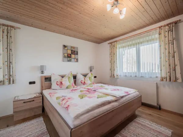 Immobilie in Kössen - Mehrfamilienhaus zum Kauf - Kössen - 1.800.000 € - 18 Zimmer, 352 m², 1.626 m² Grundstück - Bild 2