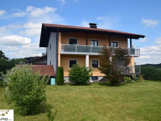 Immobilie in Seekirchen am Wallersee - Haus zum Kauf - Seekirchen am Wallersee - 895.000 € - 8 Zimmer, 170 m², 802 m² Grundstück, frei ab sofort - Bild 1