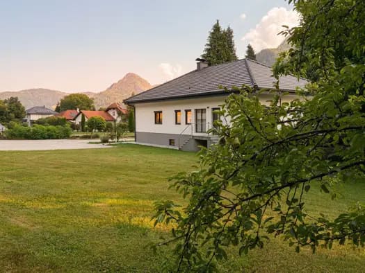 Immobilie in Mühldorf - Bungalow zum Kauf - Mühldorf - 1.080.000 € - 6 Zimmer, 130 m², 3.815 m² Grundstück - Bild 0